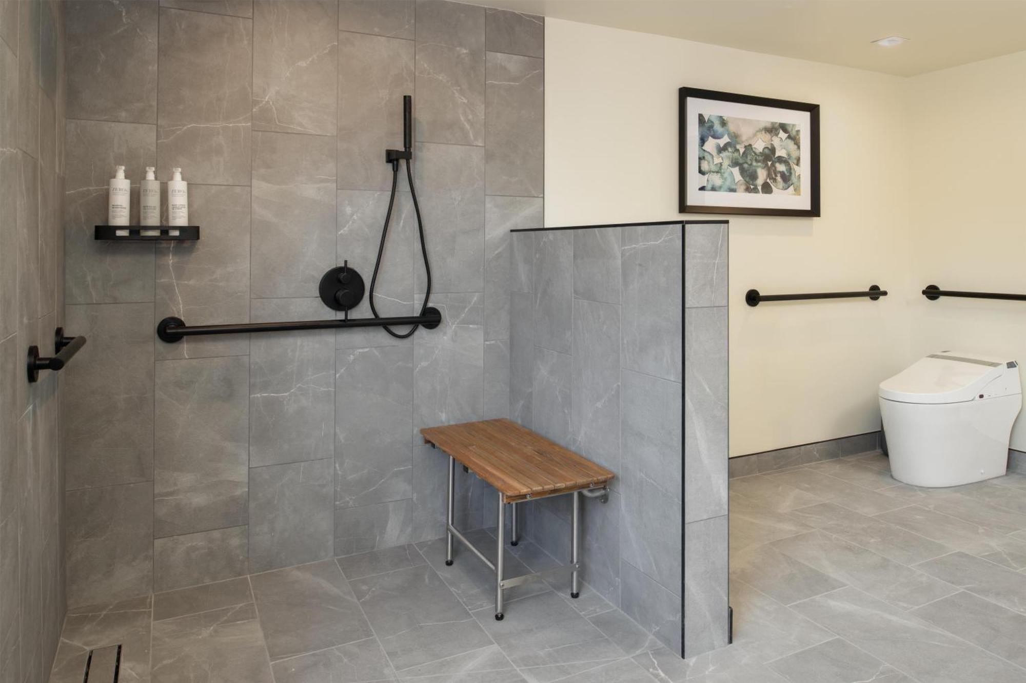 King Room Pool Patio Fire Pit Roll Shower Mobility Access,1765819916:JPEG