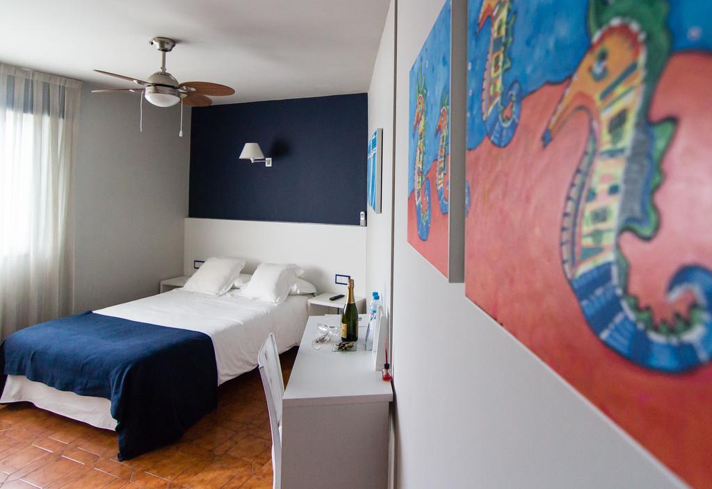 Double or Twin Room Sea View Ground Floor