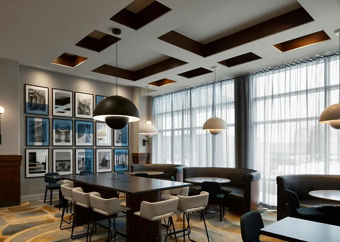 Courtyard By Marriott Montreal Airport Hotel Dorval