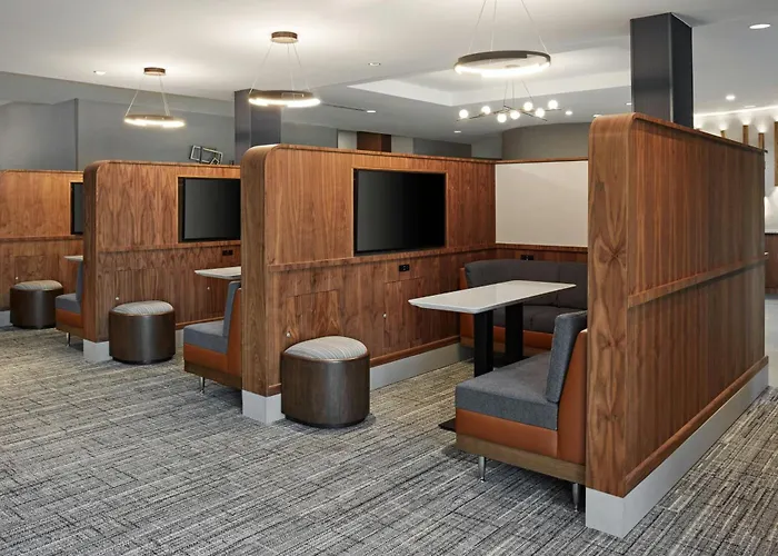 Courtyard By Marriott Hamilton Hotel