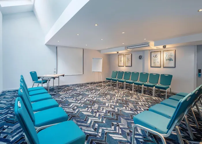 Leonardo London Heathrow Airport Hotel West Drayton 