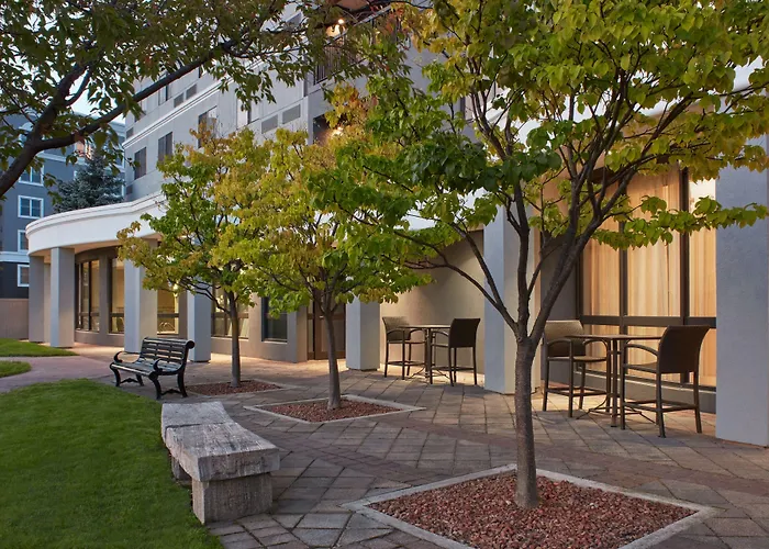 Courtyard By Marriott Mississauga-Airport Corporate Centre West Hotel