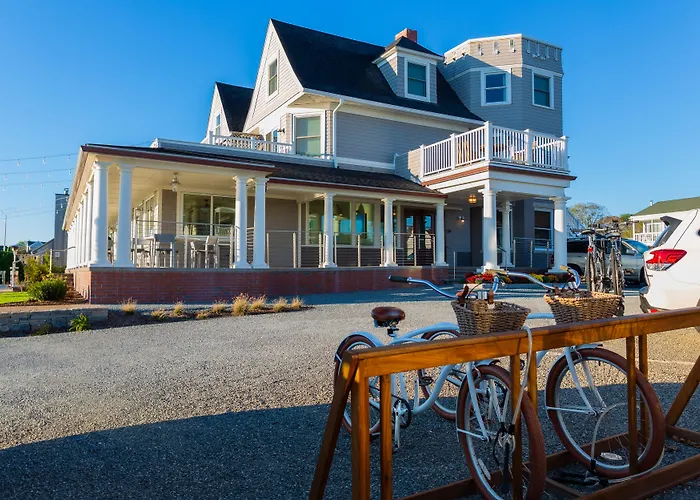 The Shore House Narragansett