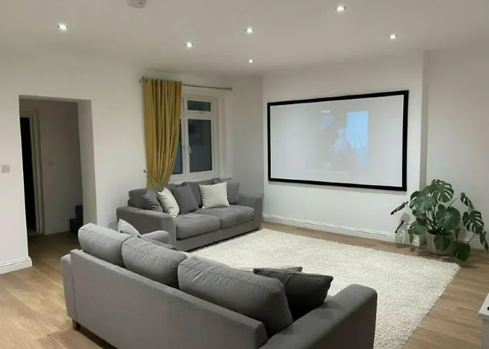 Hastings House 9-Bedroom Holiday House