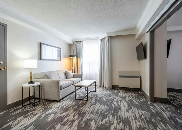 Sandman Signature Mississauga Hotel