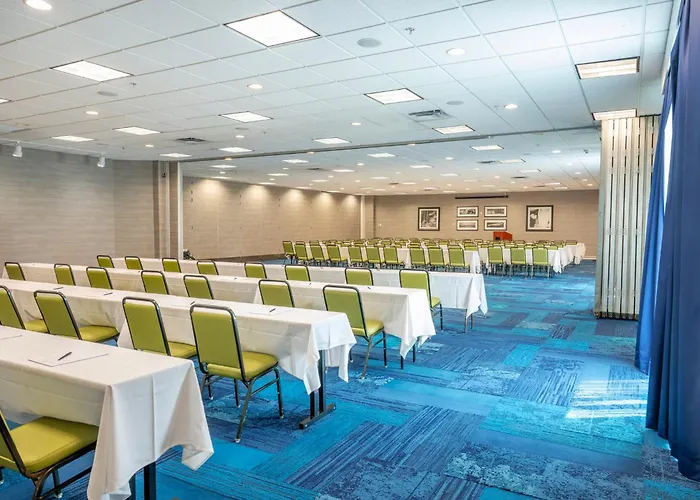 Holiday Inn & Suites Virginia Beach - North Beach By Ihg