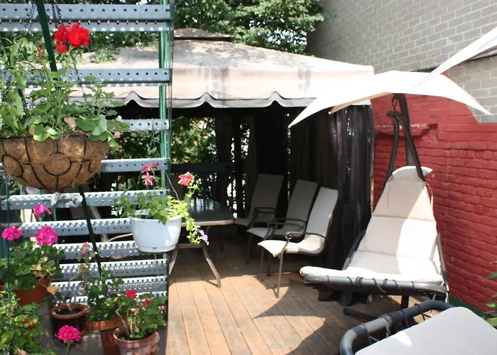 Le Coureur Des Bois Bed & Breakfast Quebec City